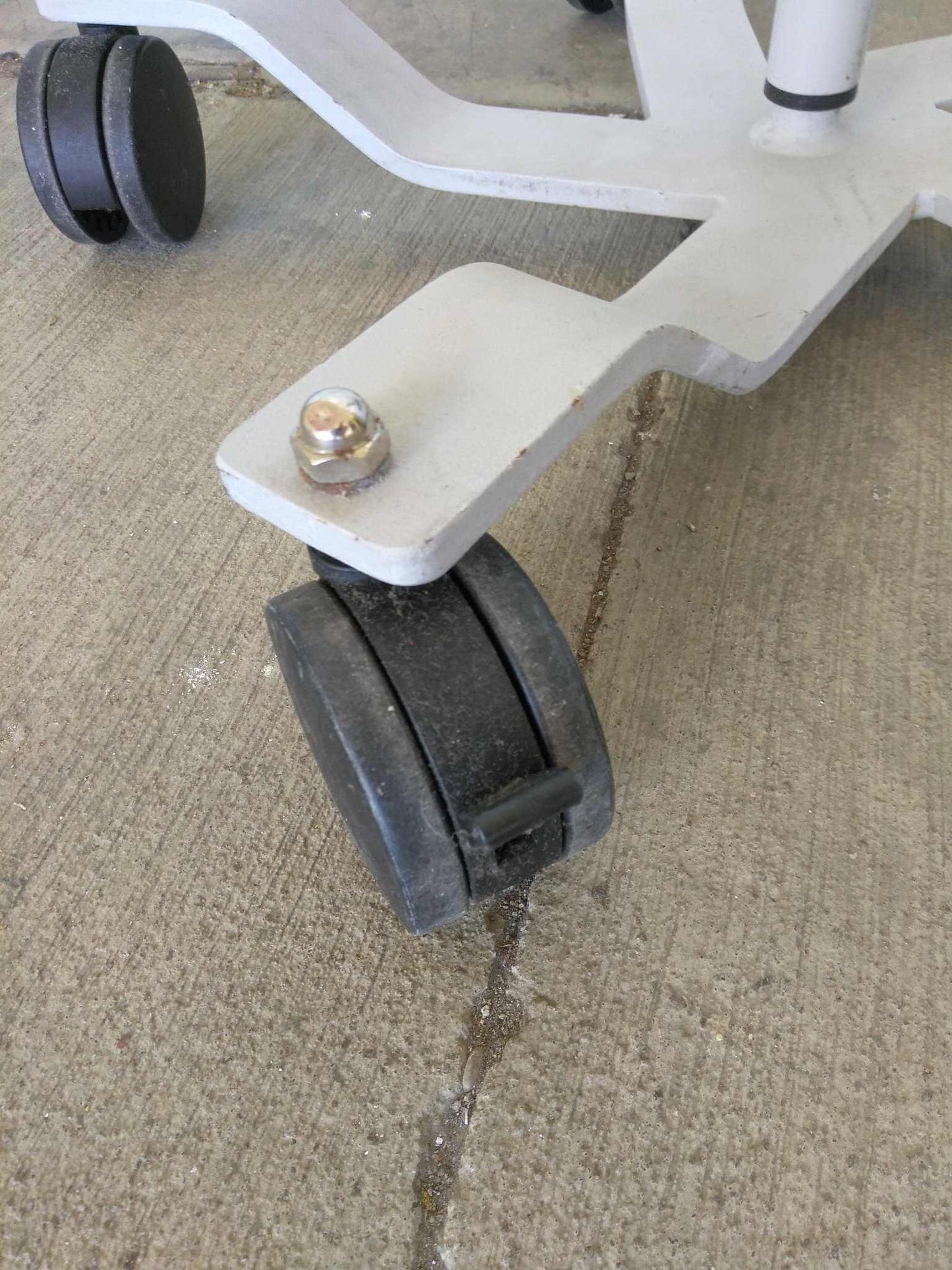 USED Genuine OEM CareFusion Pulmonetics LTV Rolling Stand with Oxygen Cylinder Ring 10611 - MBR Medicals