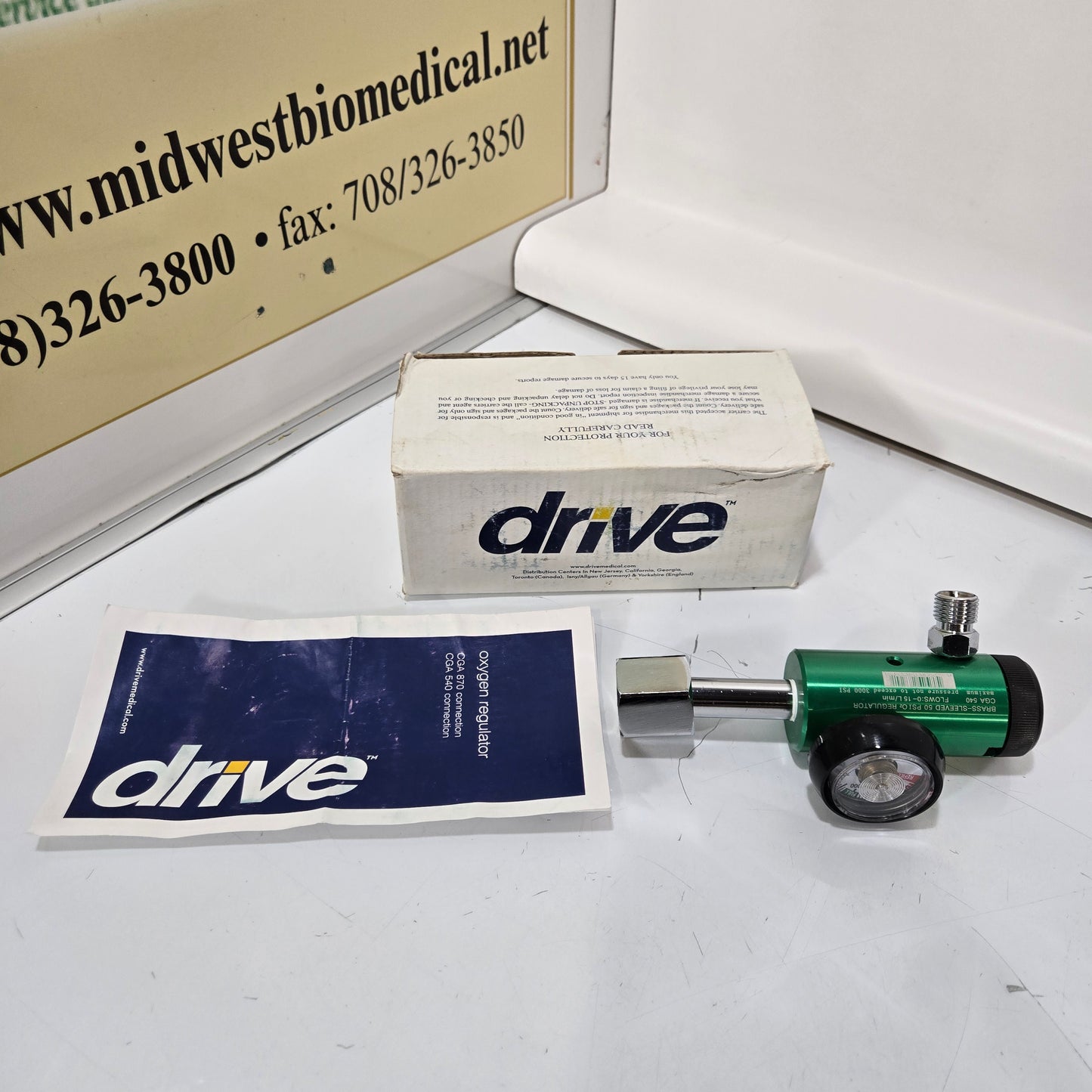 Drive Medical Oxygen Regulator 0-15 LPM Green 18304GN with Box and guide