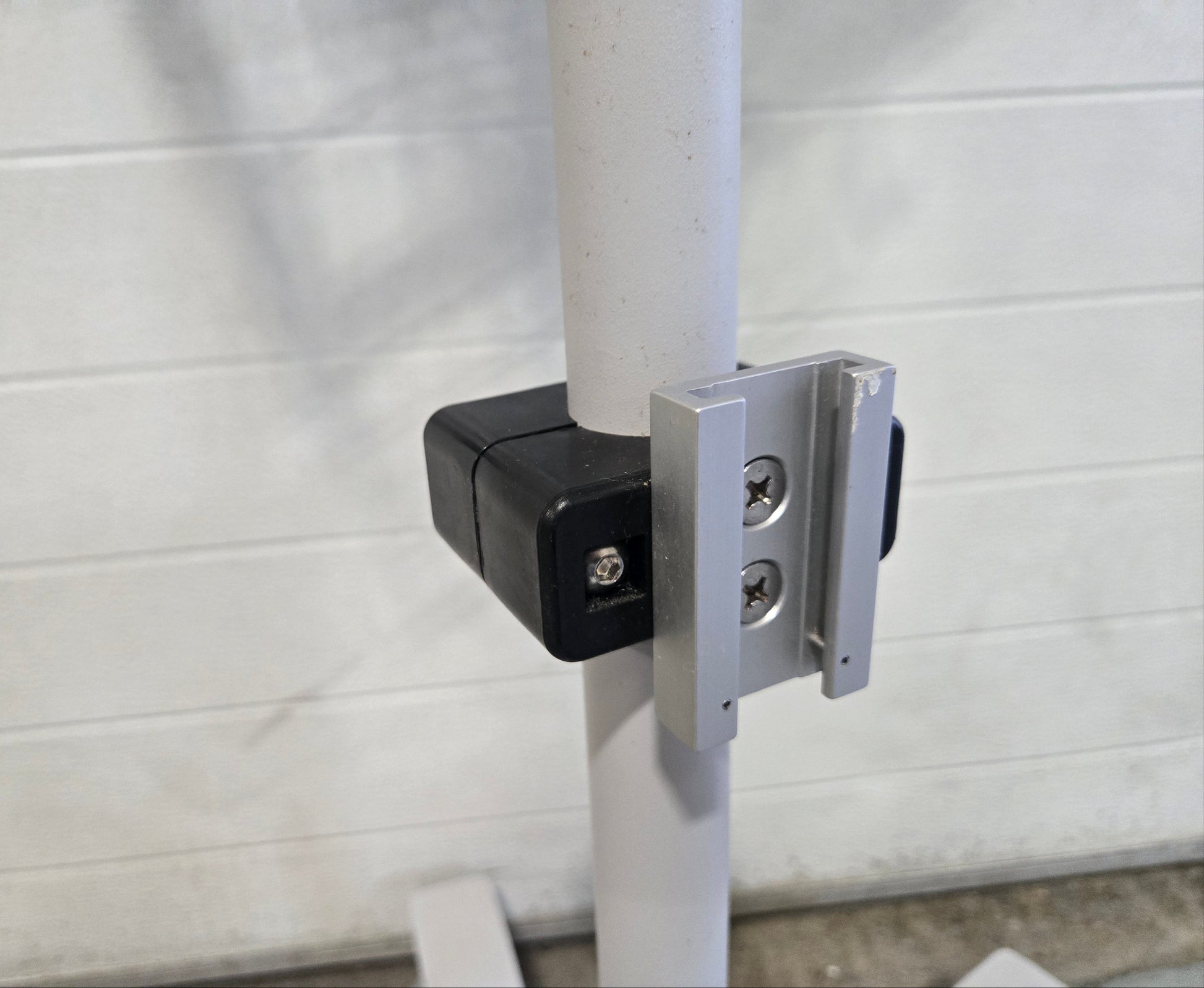 Philips Respironics Roll Stand bracket Trilogy 100 200 202 1047410