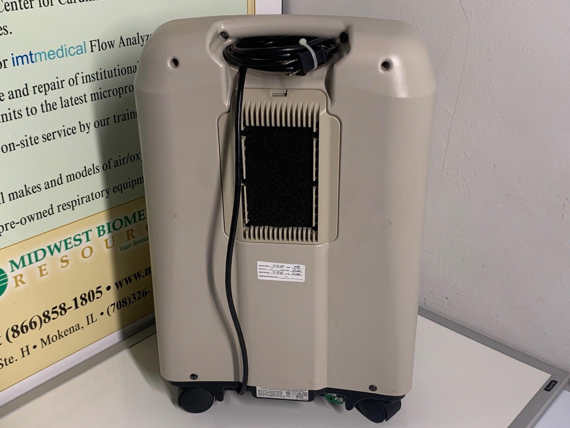 REFURBISHED Invacare Perfecto2V 5 Liter Oxygen Concentrator with O2 Sensor IRC5PO2V - MBR Medicals